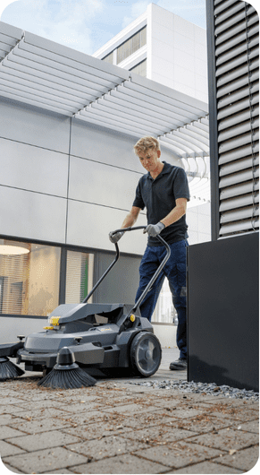 A Class 20 industrial pressure washer used by a man.